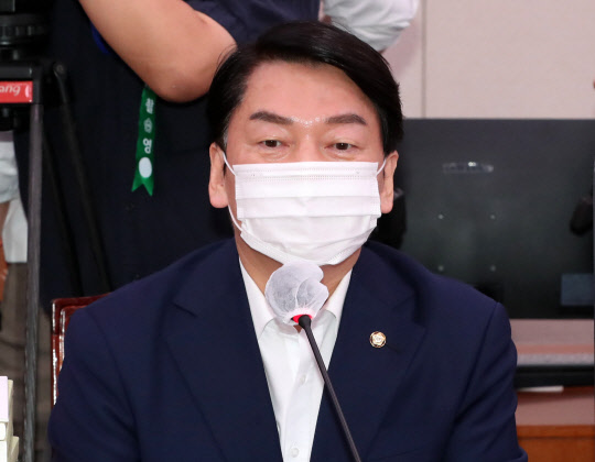 안철수 국민의힘 의원이 지난 18일 국회에서 열린 외교통일위원회 전체회의에서 발언하고 있다. 국회사진기자단=연합뉴스